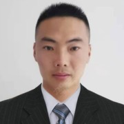 褚成成