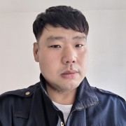 李震