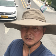 李伟