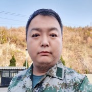 李亮