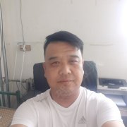 梁健
