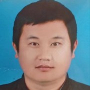 王明