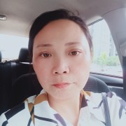 周龙英