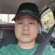 梁万林