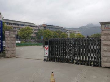 金盾驾校