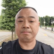 罗君